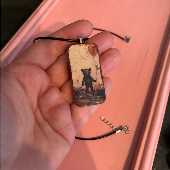 Vintage teddy bear holding red ballon pendant - Picture 2 of 4